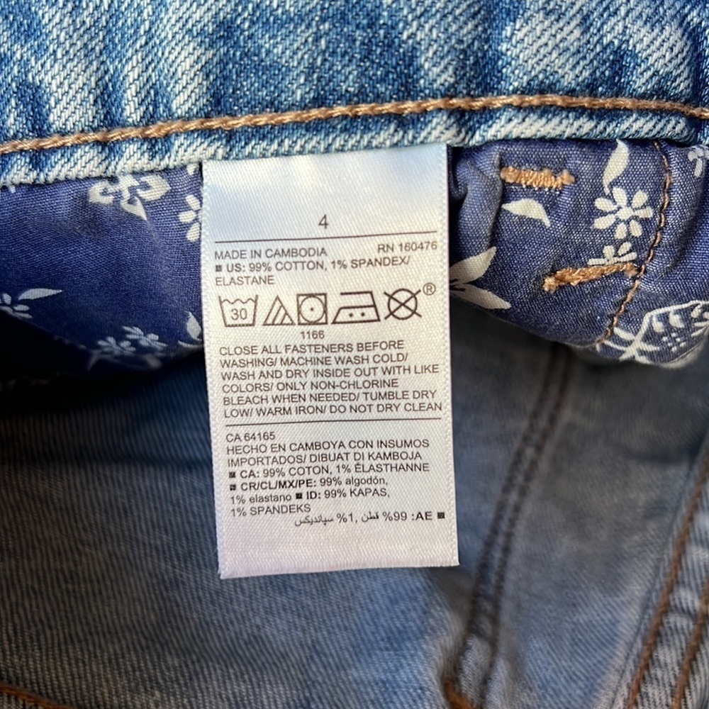 OLD NAVY High Rise Distressed Light Wash Secret Slim Pockets Jean Shorts Size 4 - Picture 8 of 8